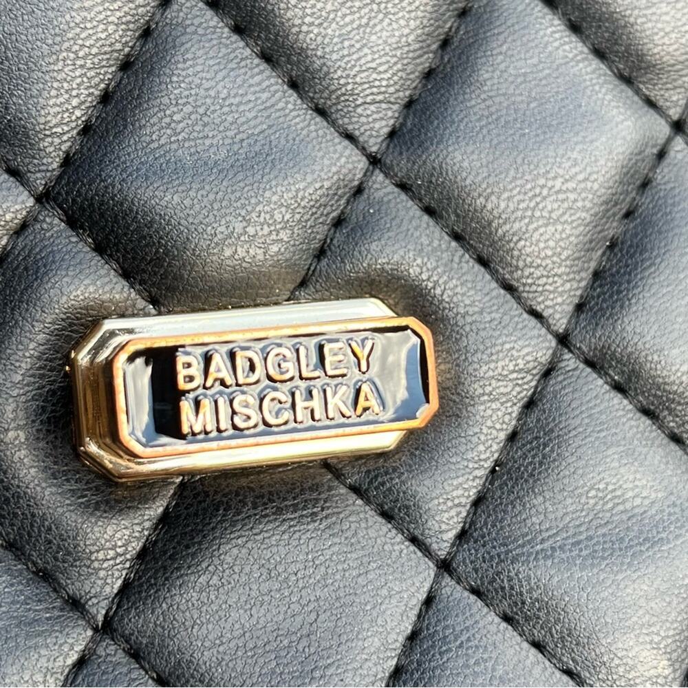 * Badgley Mischka * Quilted Messenger Bag - Picture 9 of 10